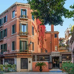 La Fenice Et Des Artistes Venedik